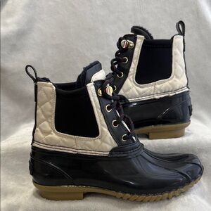 Tommy Hilfiger Blue and Cream Quilted Faux Fur Lining Duck Boots - Size 6